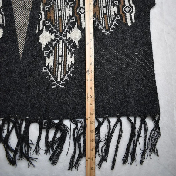 Boho Sweater Poncho Sz O/S Knit Crop Fringed Neutral Tribal Southwestern Aztec - Picture 12 of 15